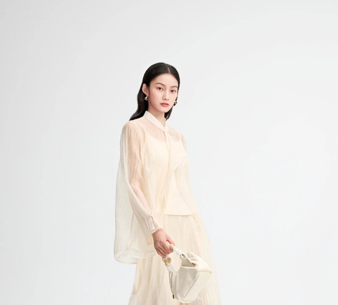 三彩乳白色长袖衫