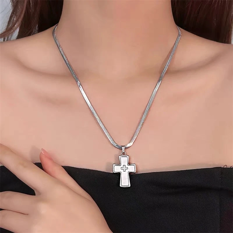 铜合金项链 轻奢十字架吊坠项链甜酷辣妹风锁骨链 3717