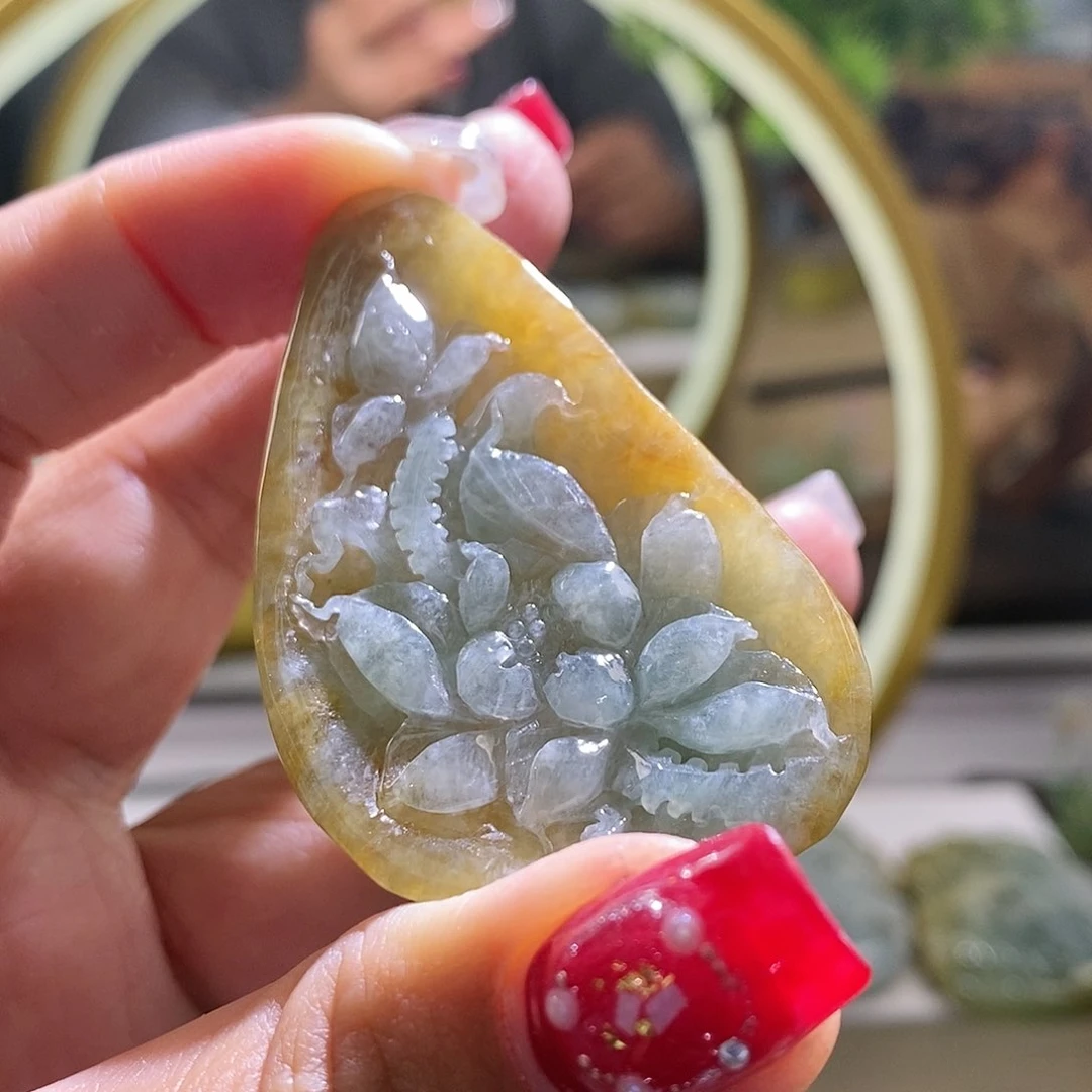 【闪购商品】翡翠颈饰未镶嵌花