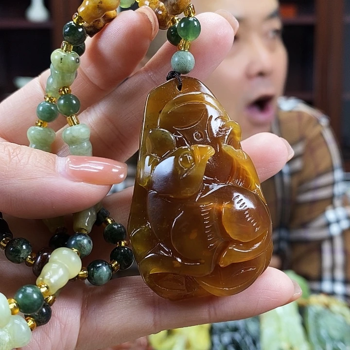 蛇纹石玉未镶嵌吊坠