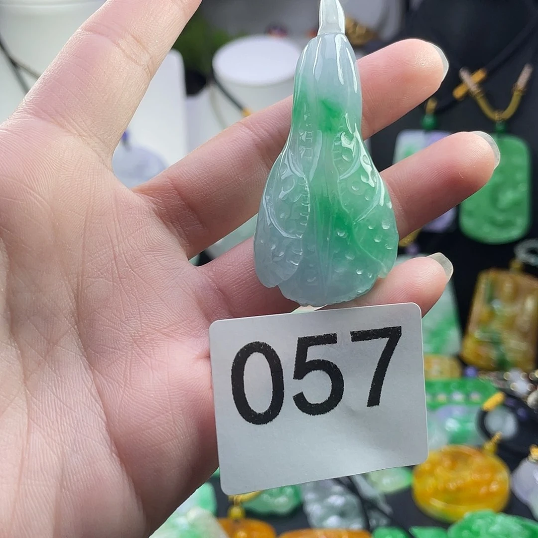 翡翠未镶嵌吊坠(赠链)