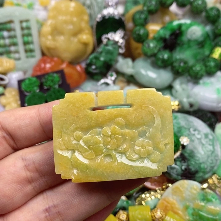 翡翠未镶嵌吊坠(赠链)