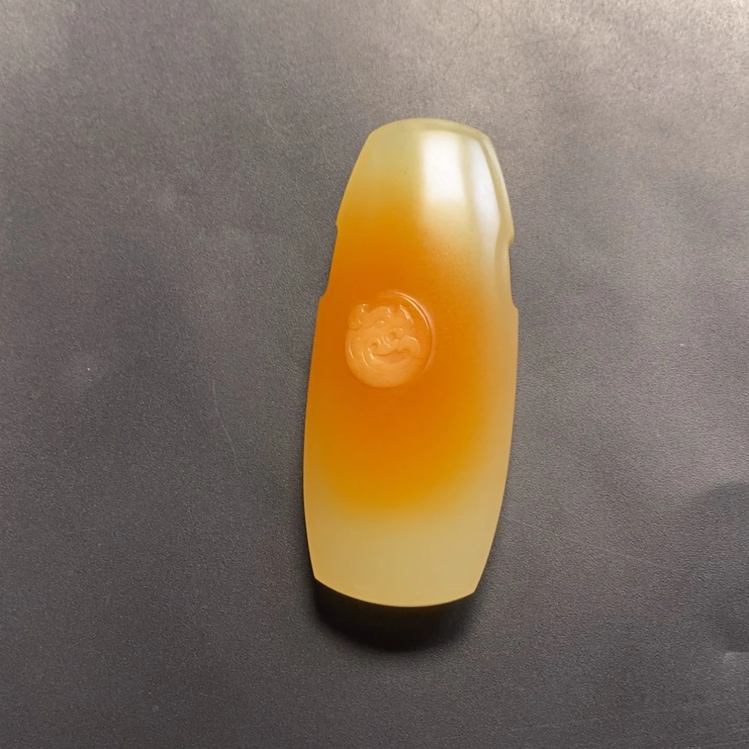 用***9未镶嵌手把石英质玉（缅黄）