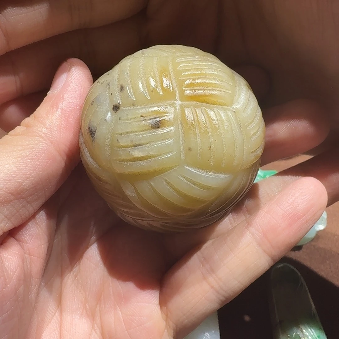 未镶嵌和田玉把件上**水