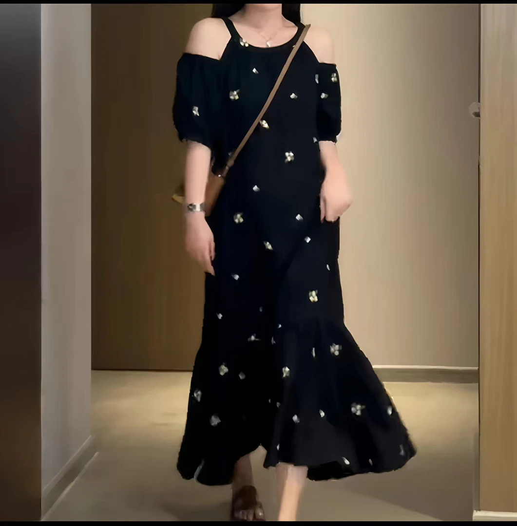 夏季法式气质高级赫本风气质黑色连衣裙设计感收腰海边度假露肩裙