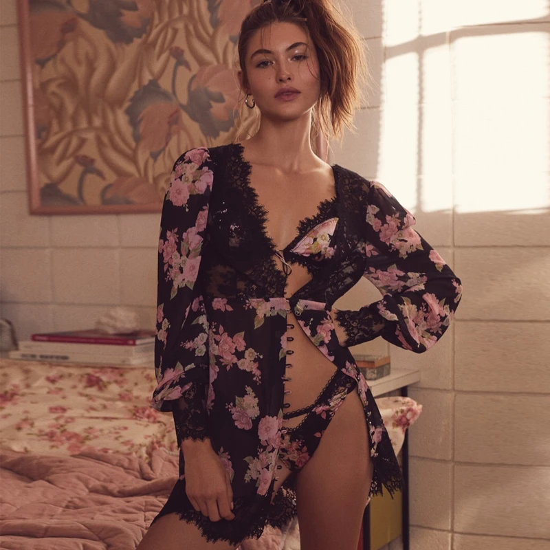 【颖三三福福款】蕾丝拼接印花性感迷人睡美人V领系腰带睡裙连衣裙