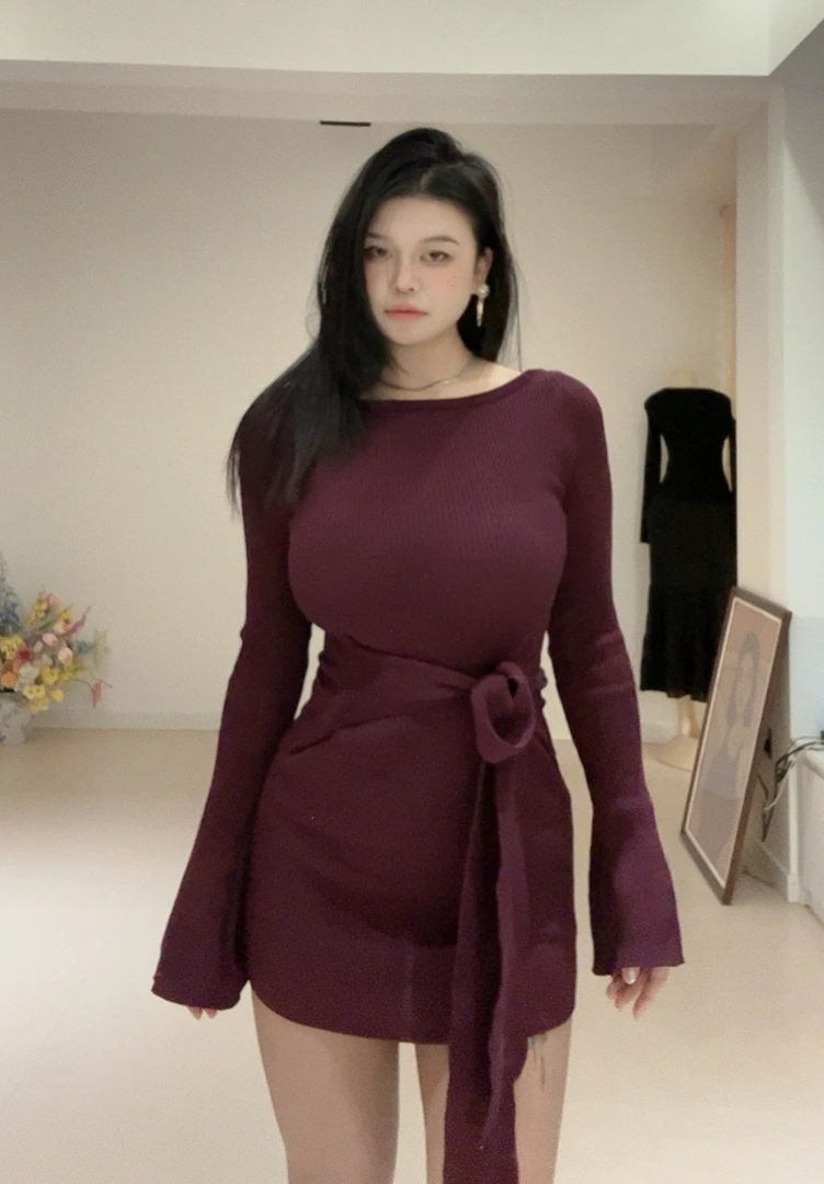 【你伍老板娘】“松弛娇宠系”针织套头喇叭袖绑带收腰紫色连衣裙