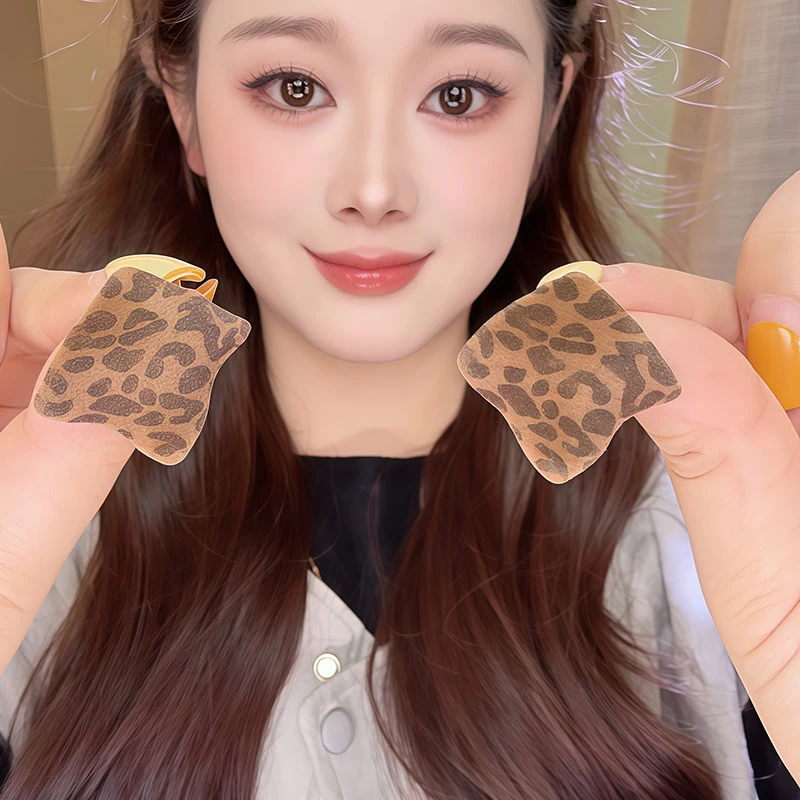 铜合金布艺耳饰 美拉德豹纹菱形耳钉女气质秋冬复古港风耳环耳饰