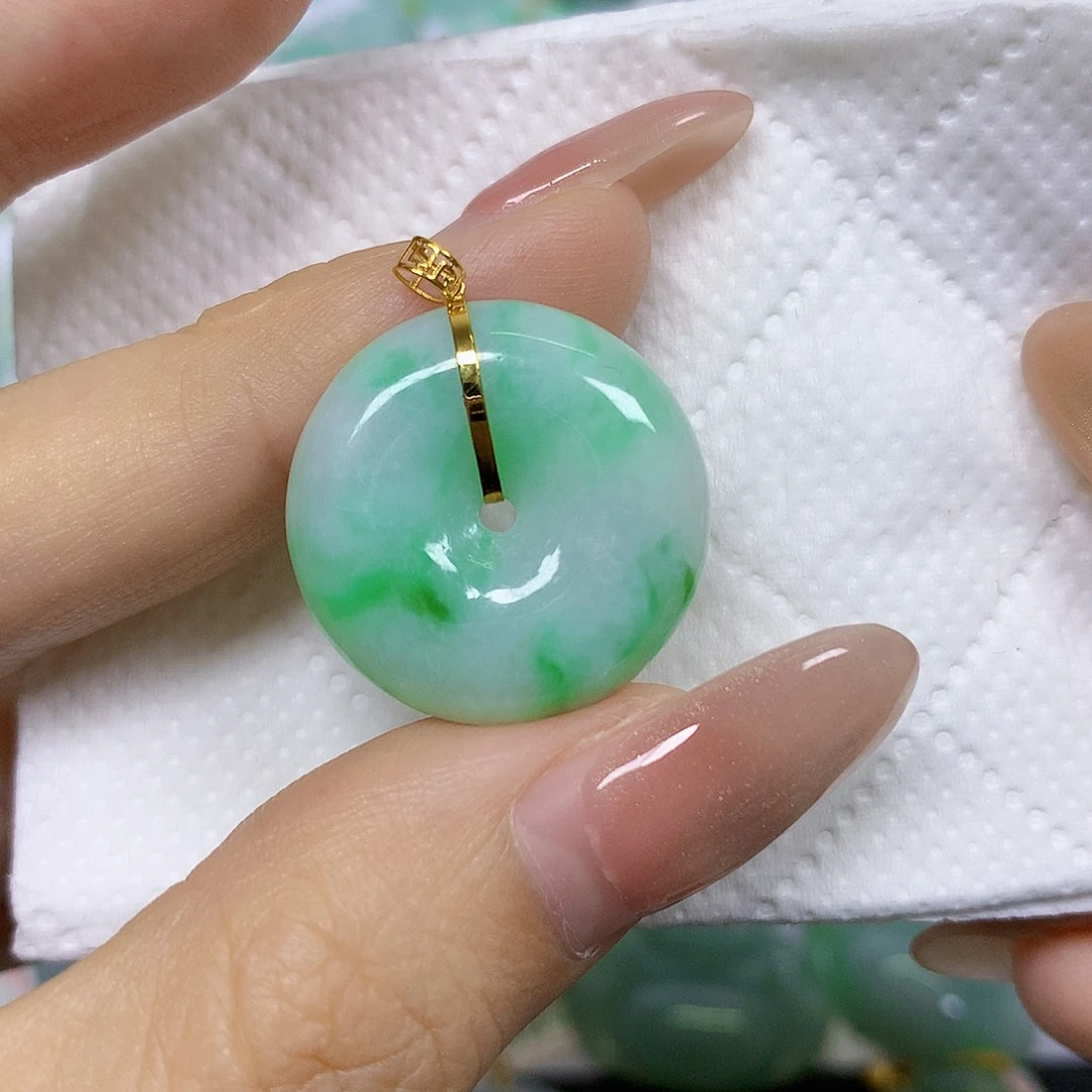 颈饰18K金镶嵌翡翠挂件