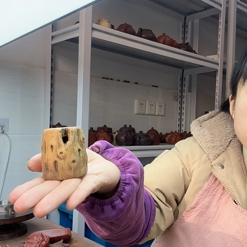 段泥镂空树桩盖置