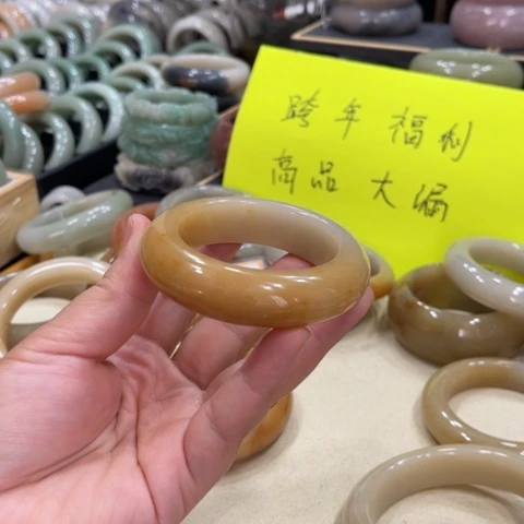 未镶嵌手镯石英质玉