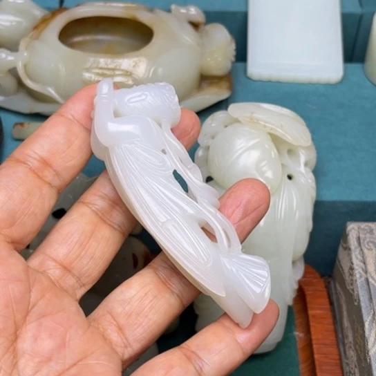 秋***夕和田玉未镶嵌颈饰