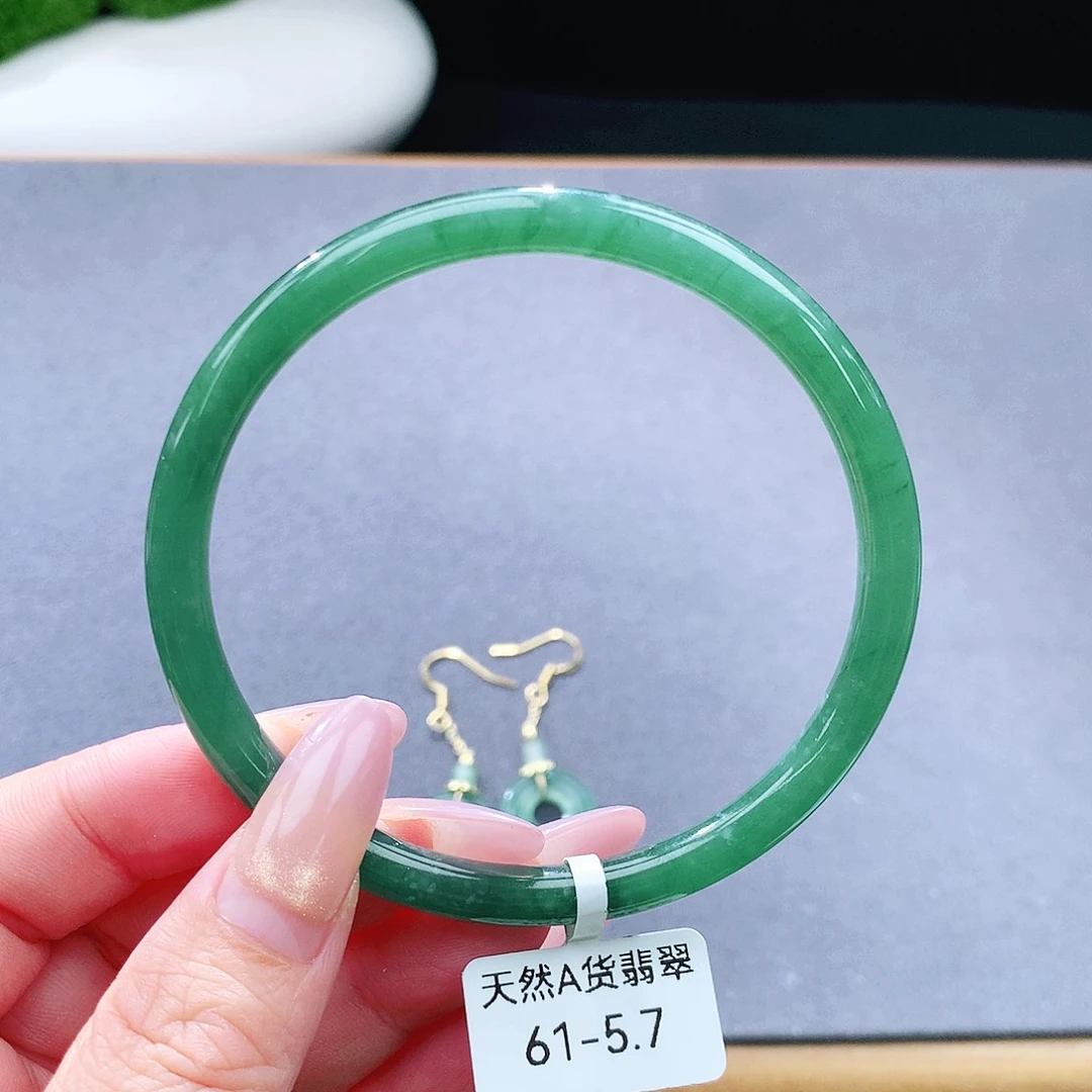 未镶嵌手镯（圆镯）翡翠