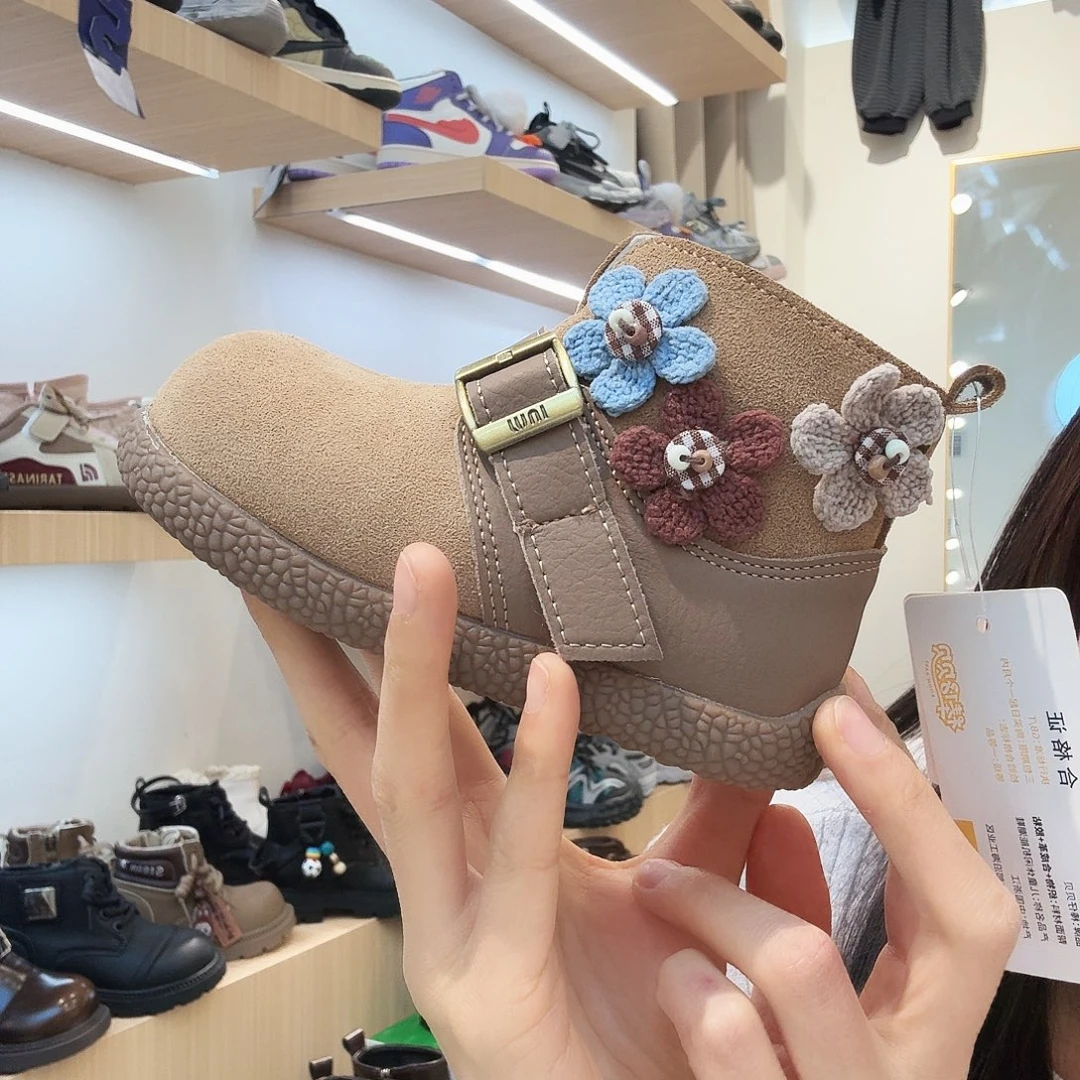 女童棕色加绒靴子