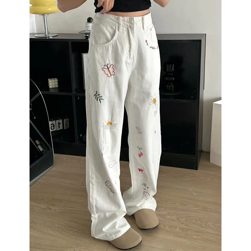 白色刺绣设计感直筒牛仔裤女2025春季新款宽松显瘦休闲百搭阔腿裤