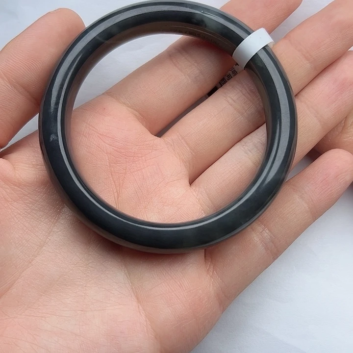 和田玉手镯5657圈口。k k未镶嵌