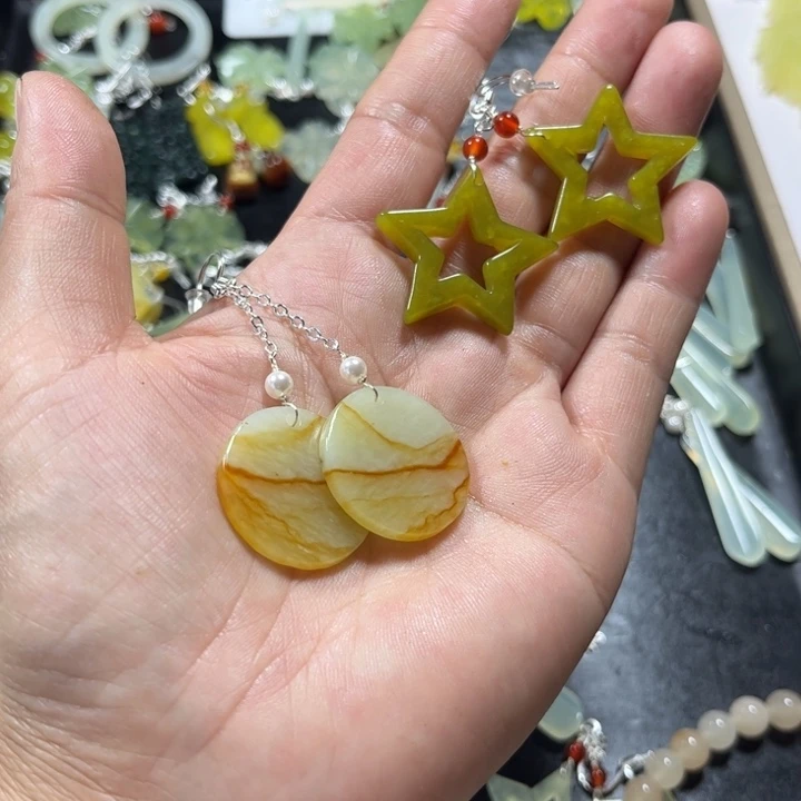 蛇纹石玉合金耳饰