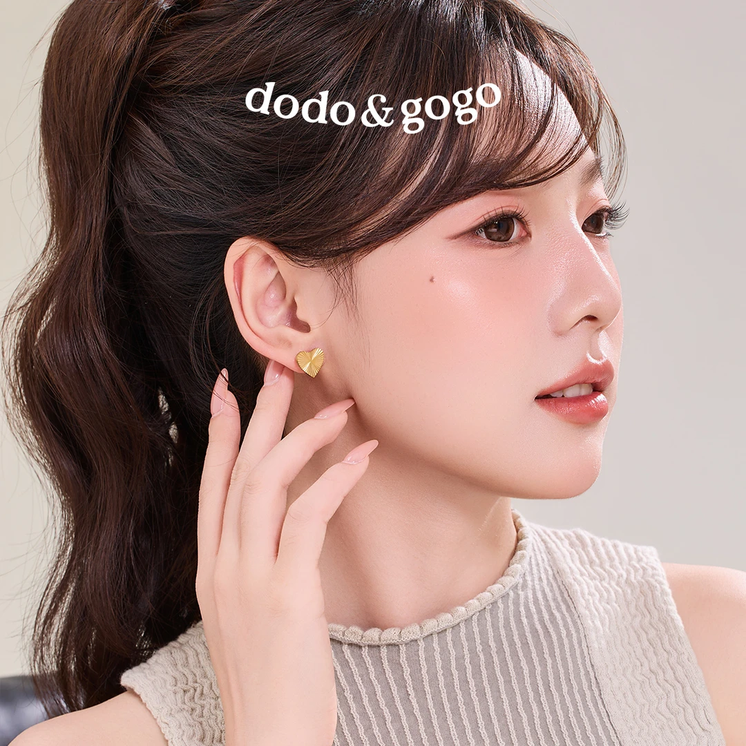 DODOGOGO 钛钢耳饰 镭射爱心耳钉时尚气质高级感百搭轻奢耳环女