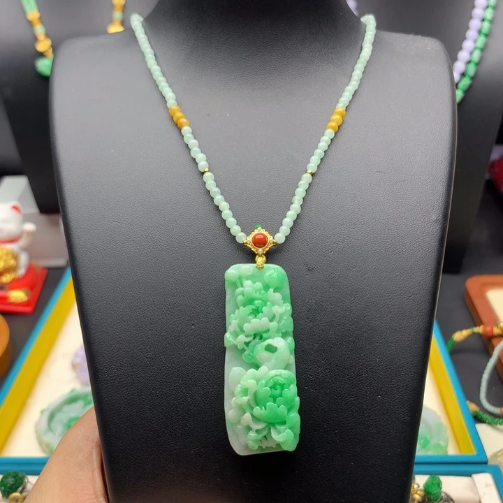 翡翠未镶嵌颈饰翡翠花牌