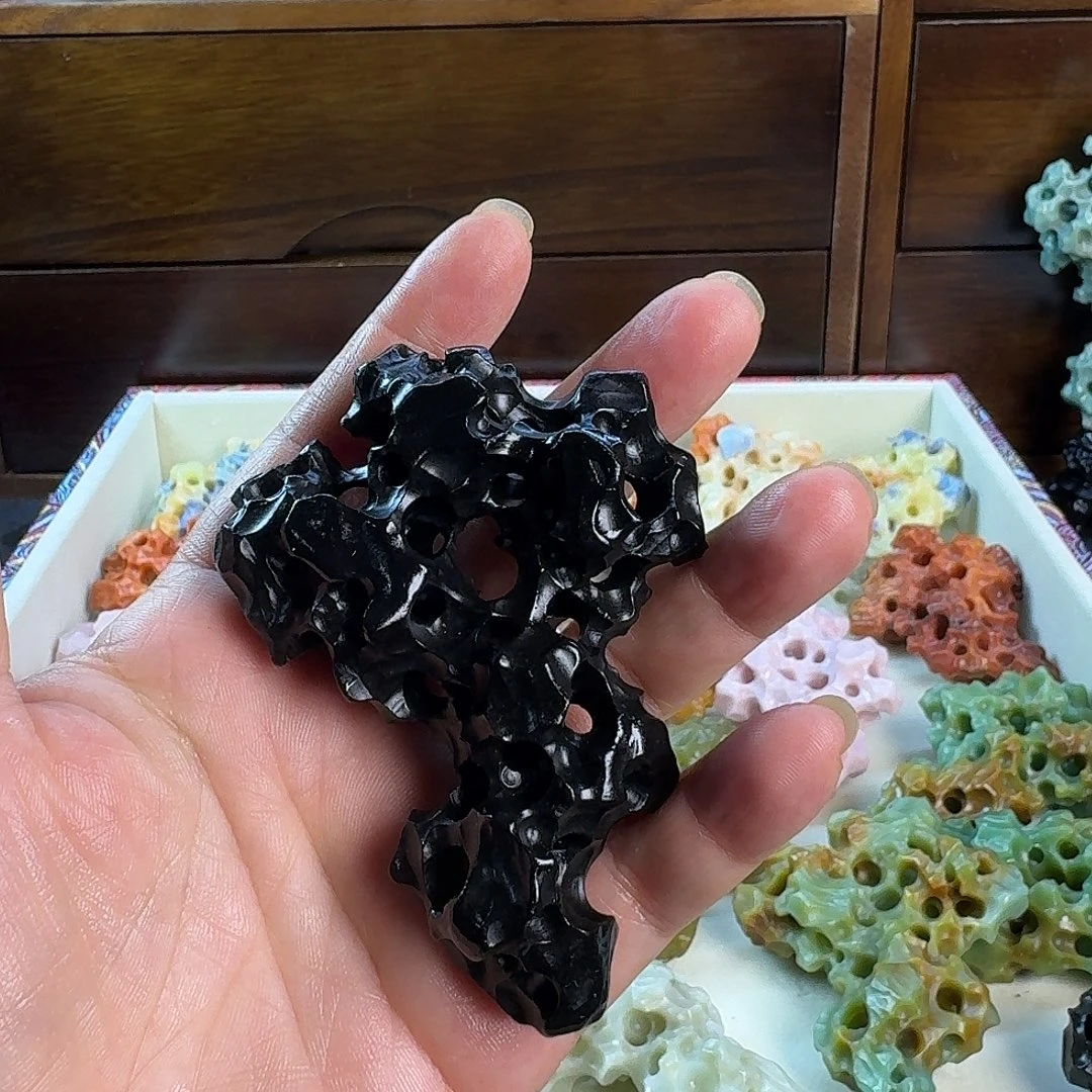 老挝石墨晶黑小山子