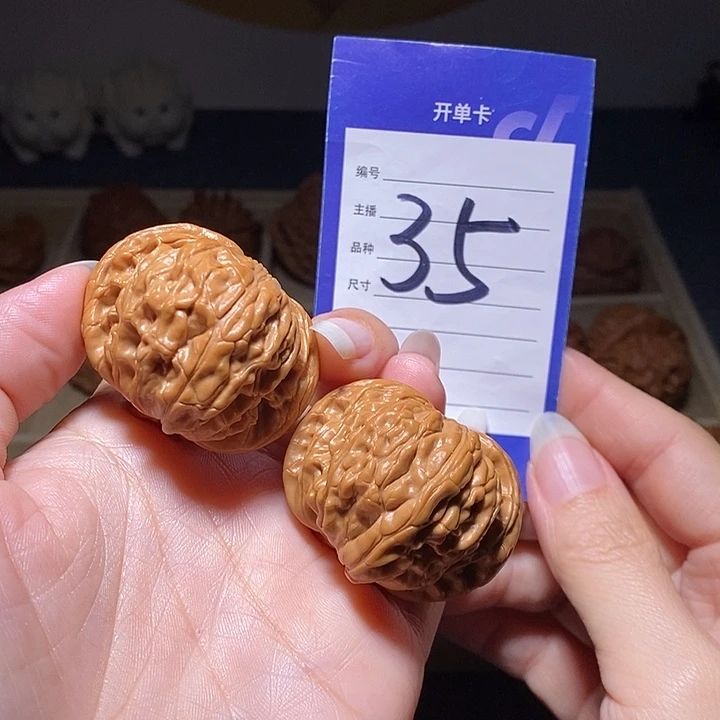 文玩核桃把件老款闷尖狮子头41.5左右