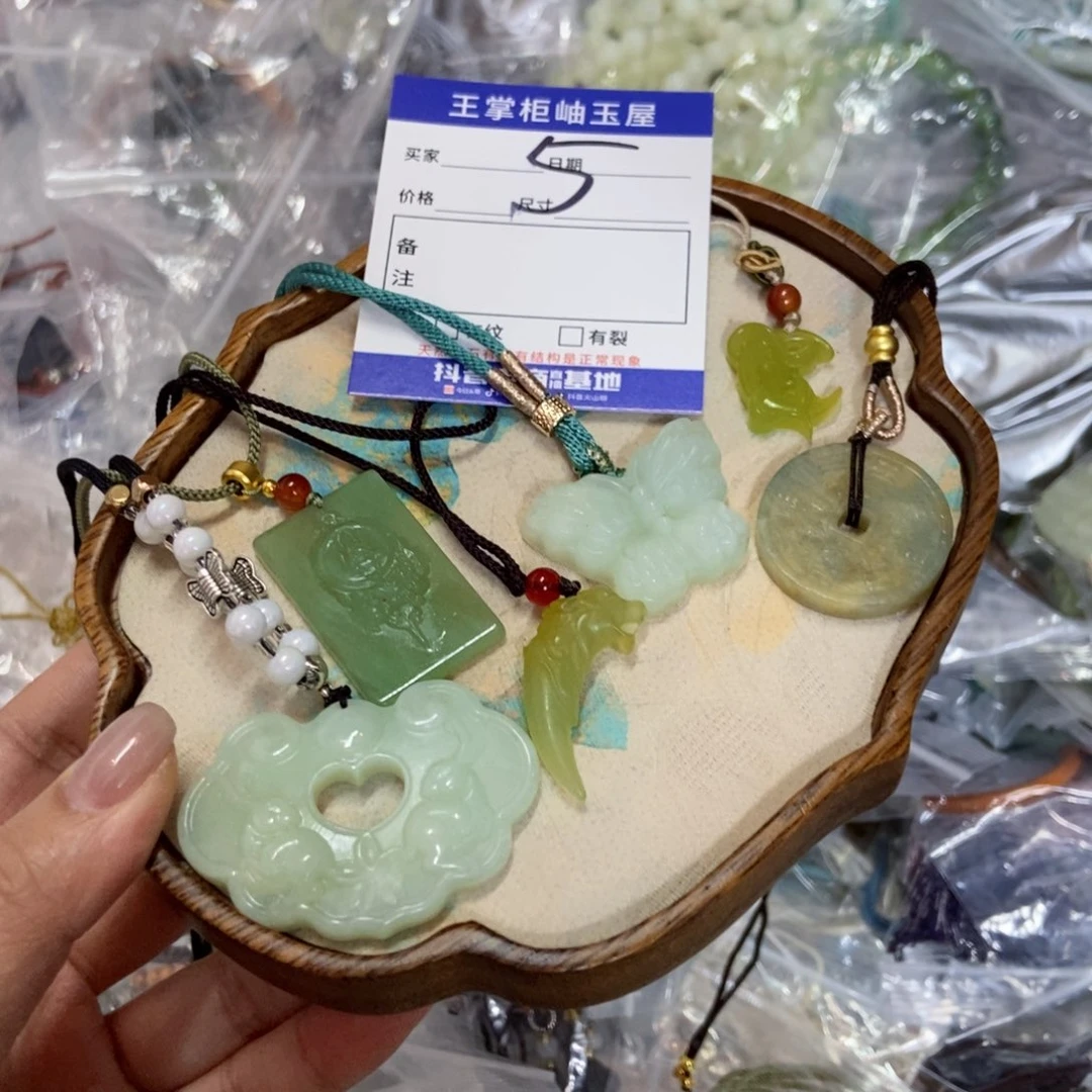 岫玉未镶嵌吊坠吊坠