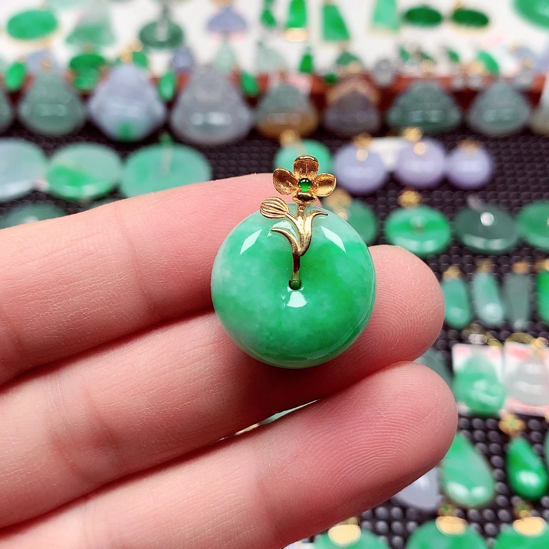 翡翠18K金镶嵌颈饰