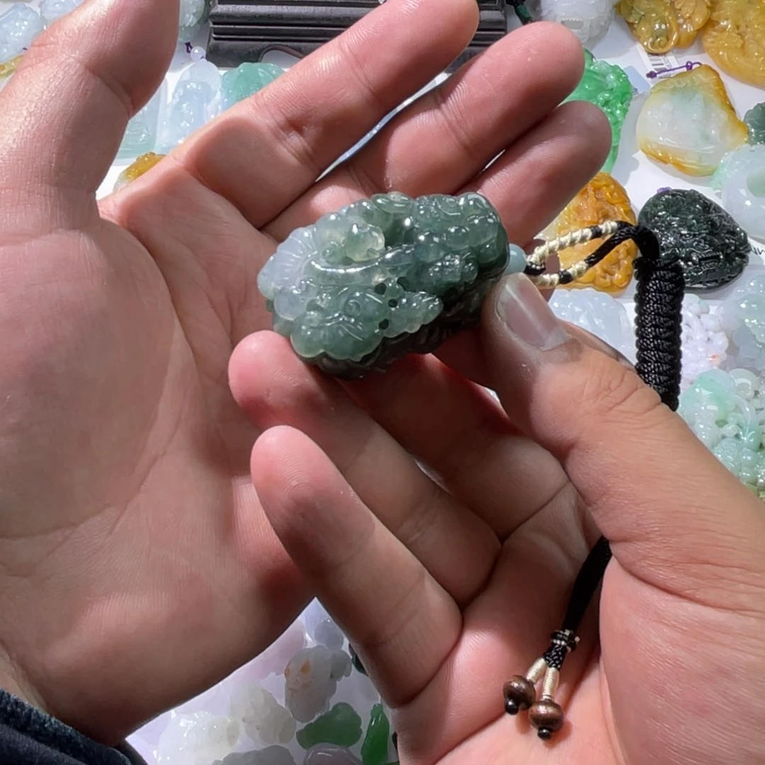 翡翠颈饰未镶嵌天然