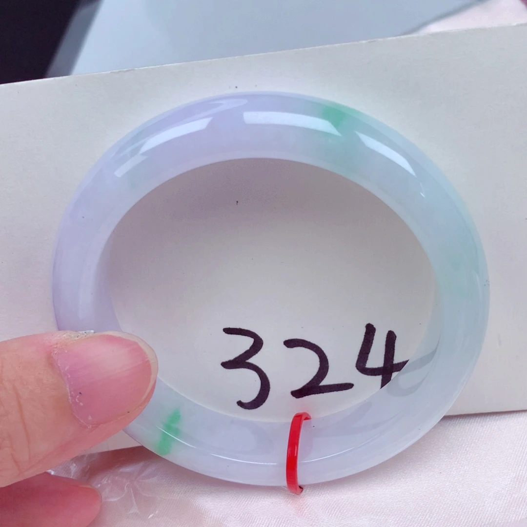 翡翠手镯未镶嵌翡翠