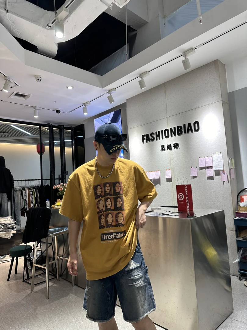 夏季九宫格肖像印花短袖