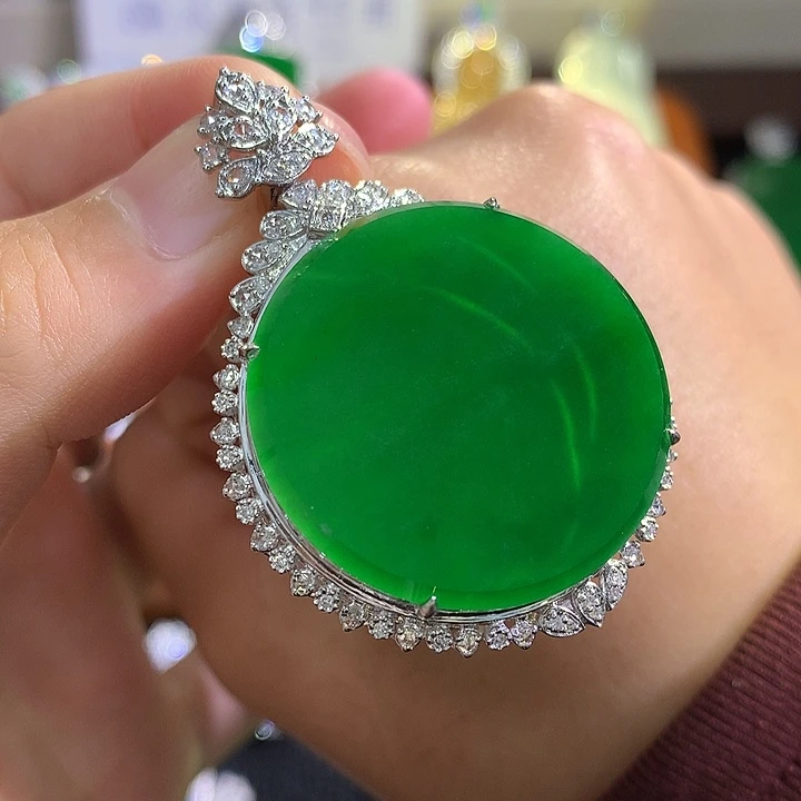 翡翠18K金镶嵌颈饰无事