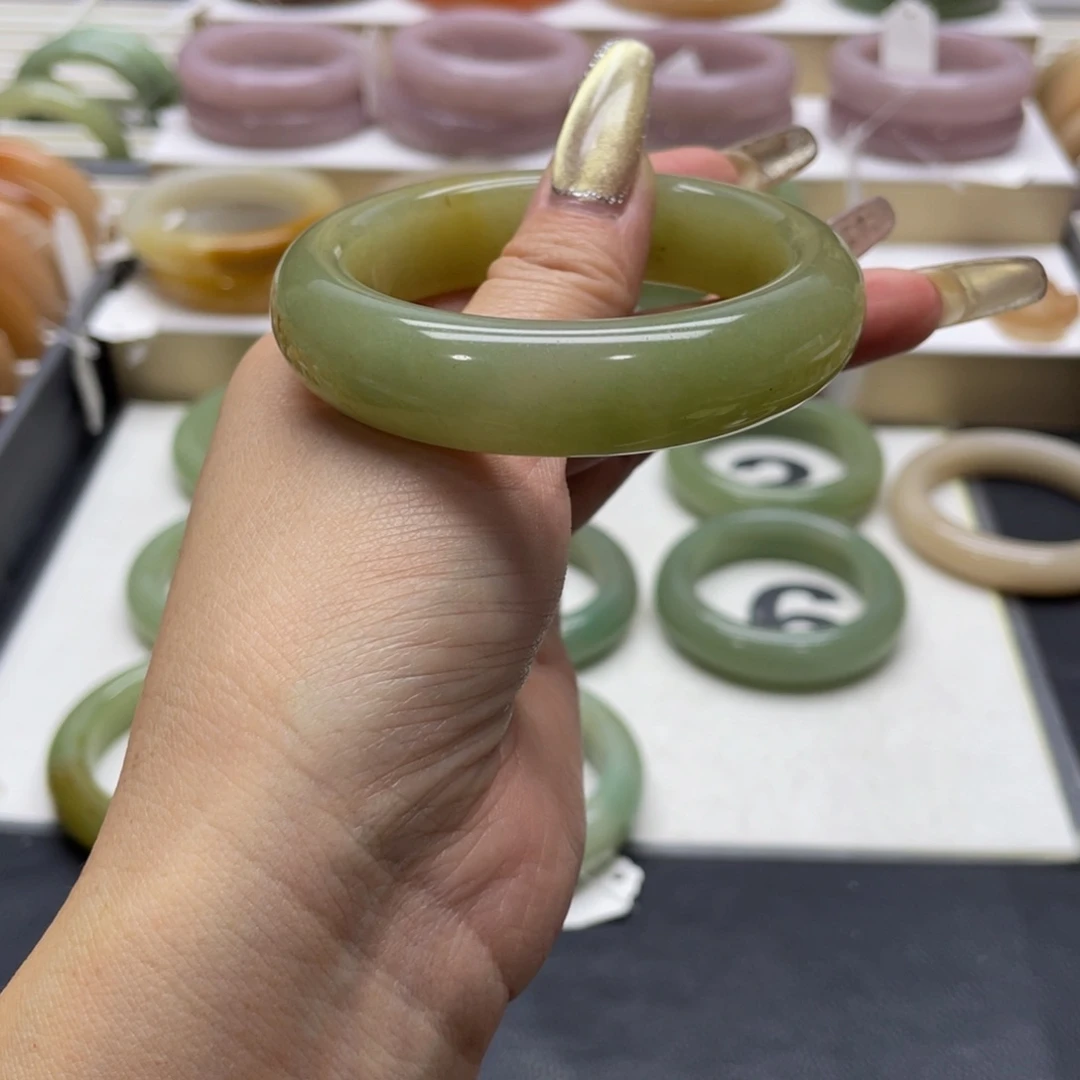 石英质玉手镯未镶嵌尔*