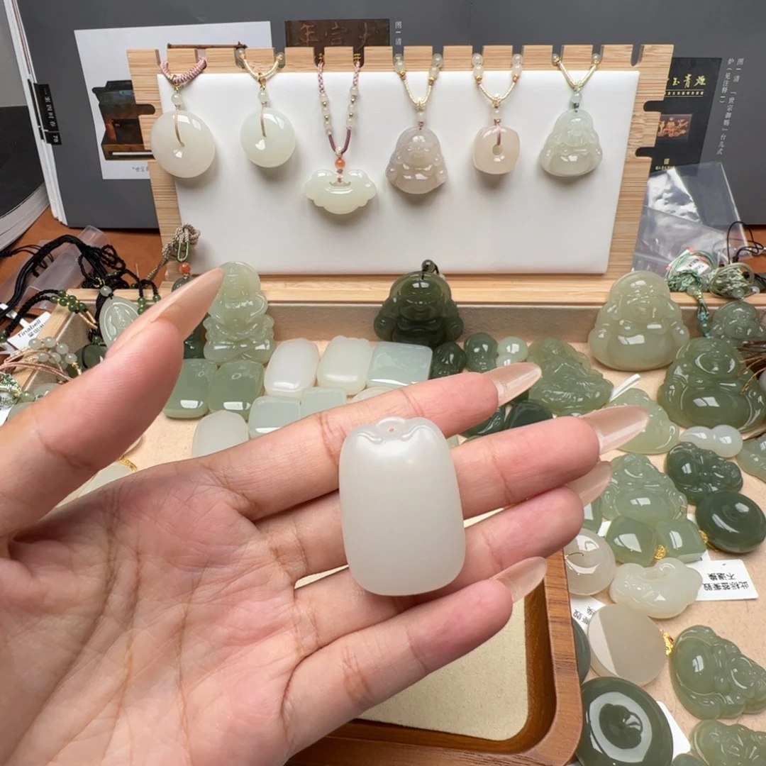 和田玉未镶嵌颈饰