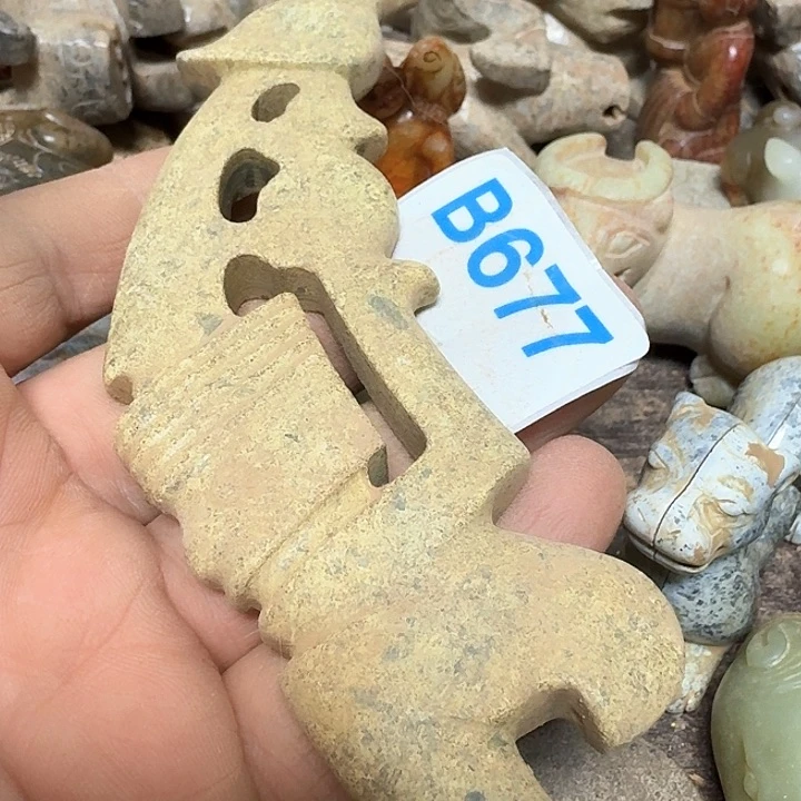 蛇纹石玉颈饰未镶嵌