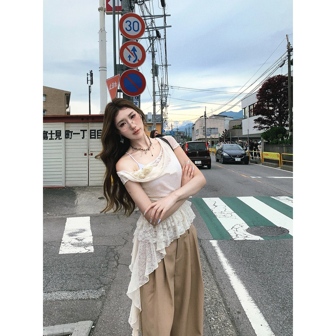 DREAM SEVEN77 甜美法式修身型吊带背心镂空洋气清沙丘废土风