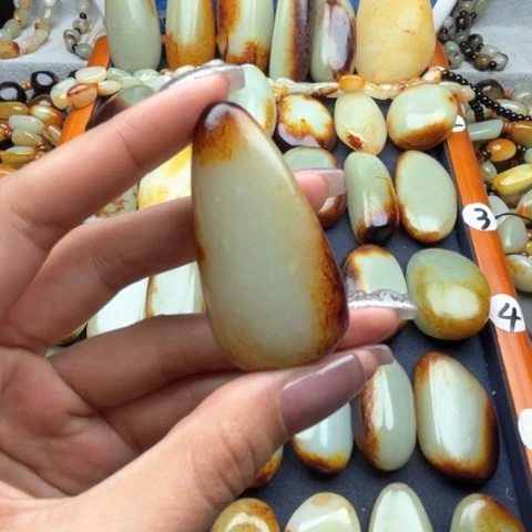 和田玉颈饰未镶嵌