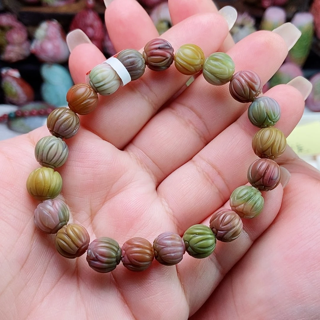 未镶嵌石英质玉（盐源）珠宝半成品草***?