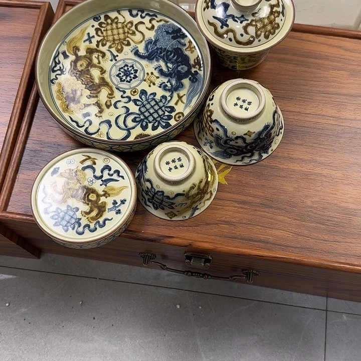 瓷片釉里金狮子五件套