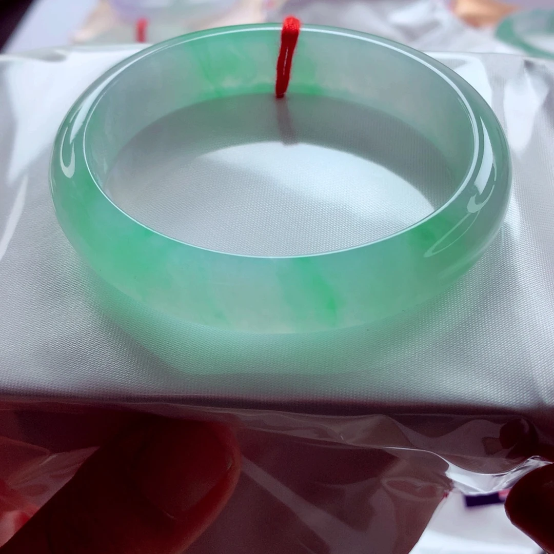 翡翠未镶嵌手镯（贵妃镯）师妹55贵妃满翠金丝阳绿（20号）