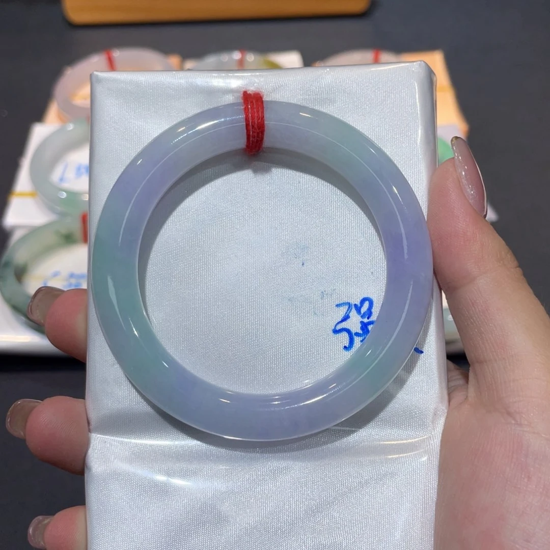 翡翠手镯未镶嵌翡翠手镯