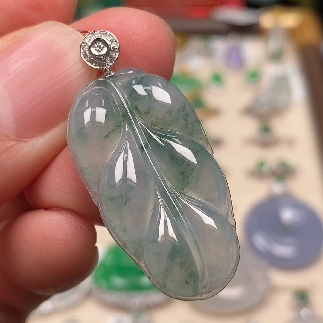 翡翠18K金镶嵌颈饰叶子