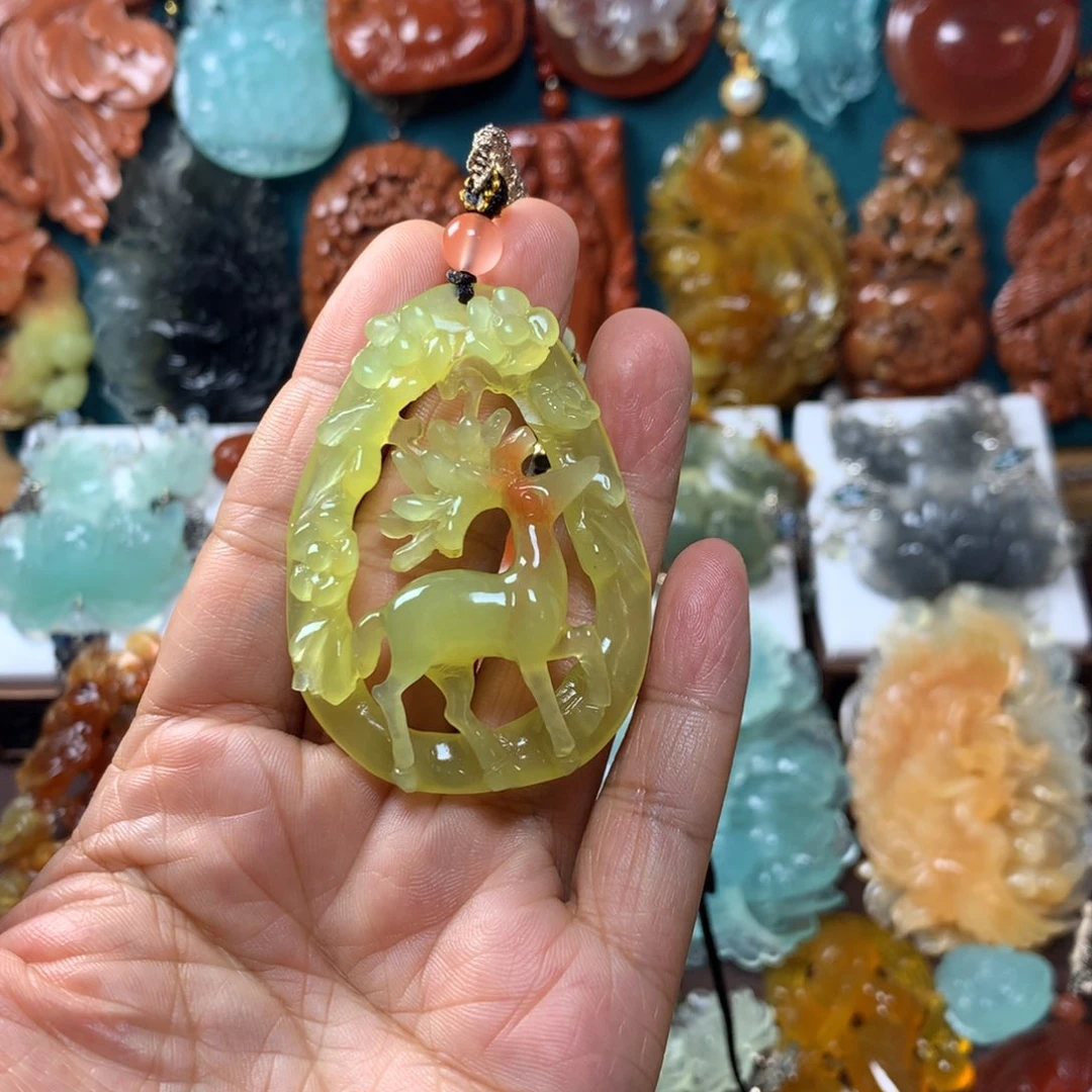 蛇纹石玉挂坠未镶嵌