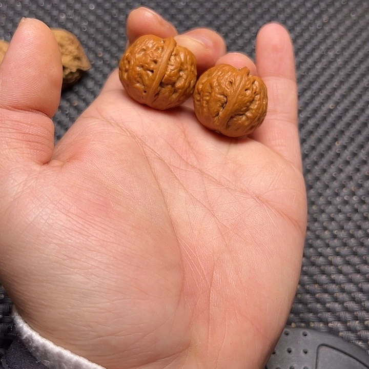 文玩核桃吊坠元宝