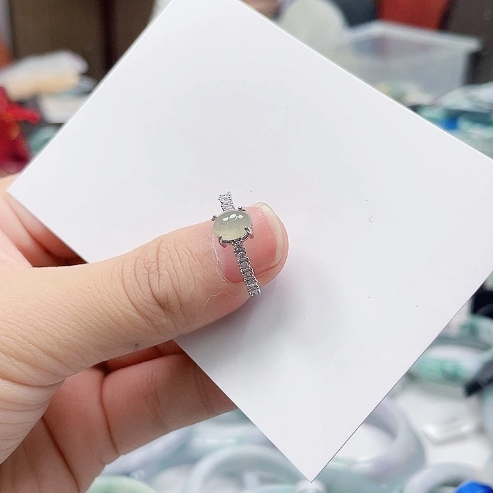 翡翠手镯未镶嵌翡翠