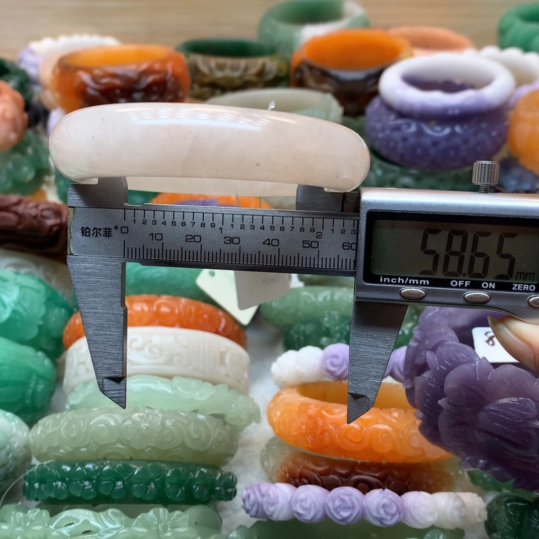 未镶嵌手镯石英质玉