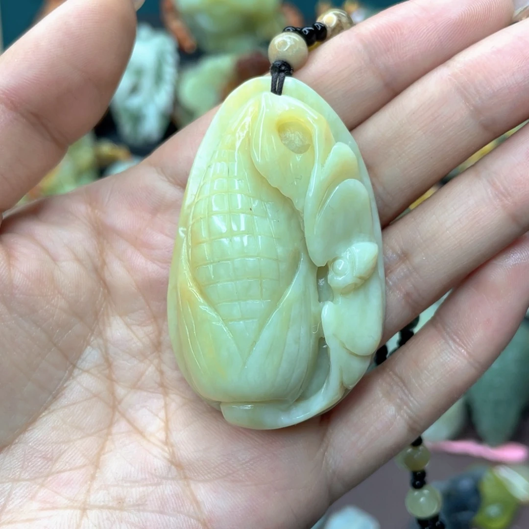 蛇纹石玉颈饰未镶嵌