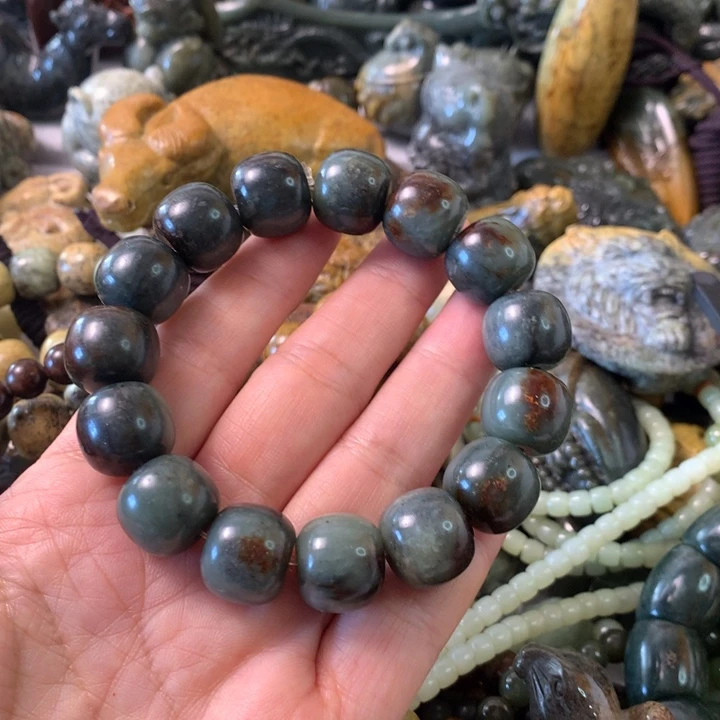 未镶嵌岫岩河磨玉（透闪石质玉）挂件