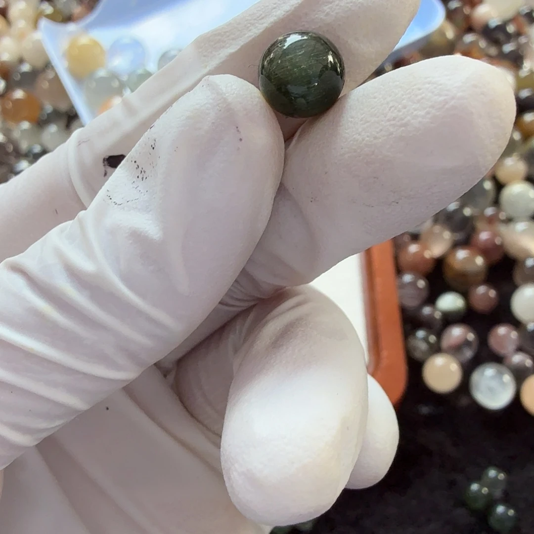 赵***妞水晶珠宝半成品未镶嵌绿兔8.4mm定制不退换