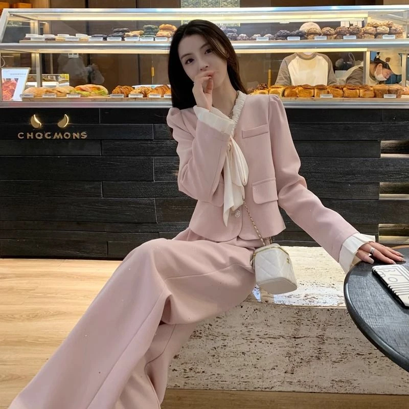 粉色小香风套装女超火2025新款显瘦减龄洋气休闲运动阔腿裤两件套