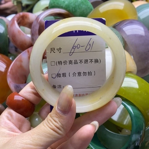 未镶嵌手镯石英质玉